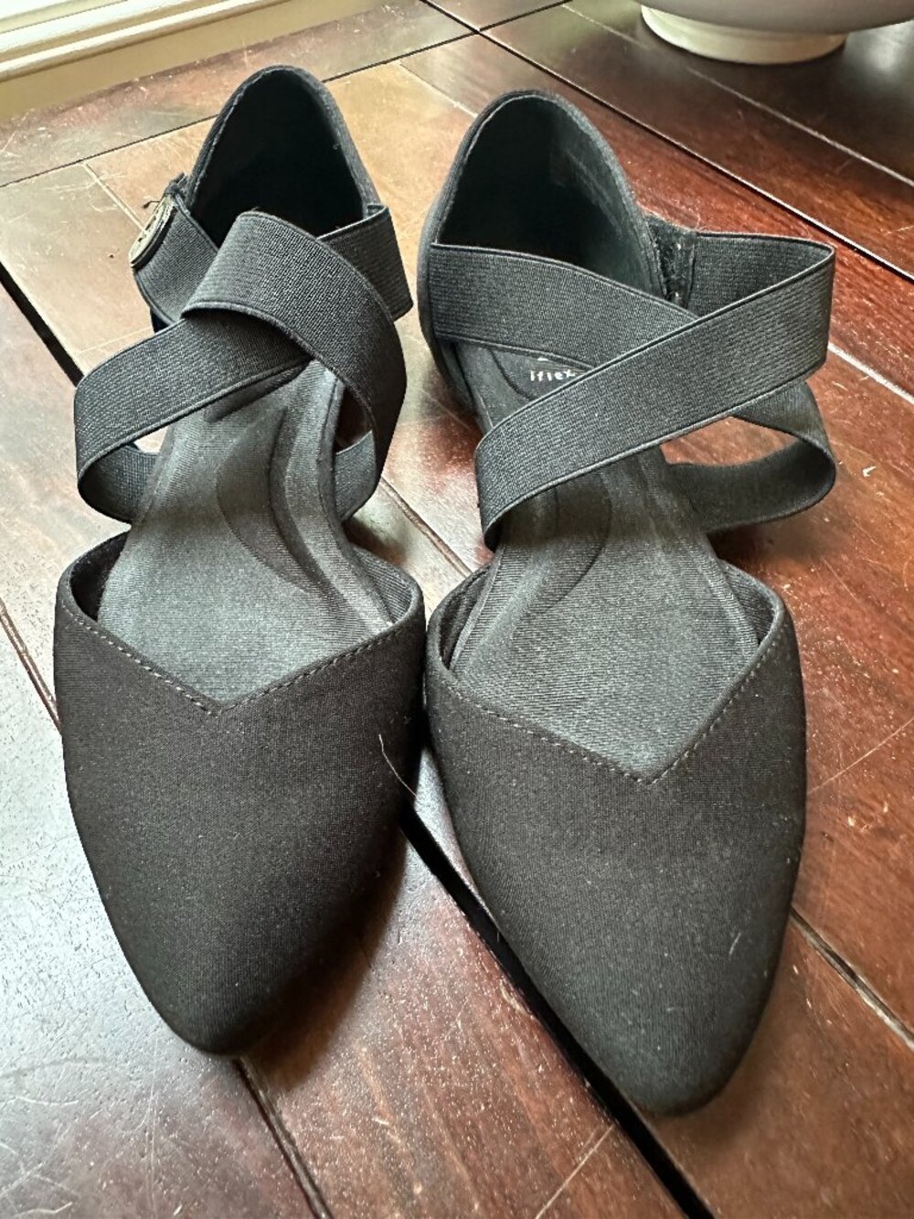 AK Anne Klein Black Pointed Toe Flat | Crossover Elastic Strap | Size 7.5